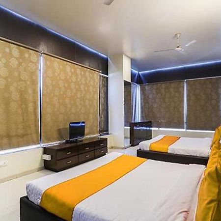 Hotel O Marigold Surat Exterior foto