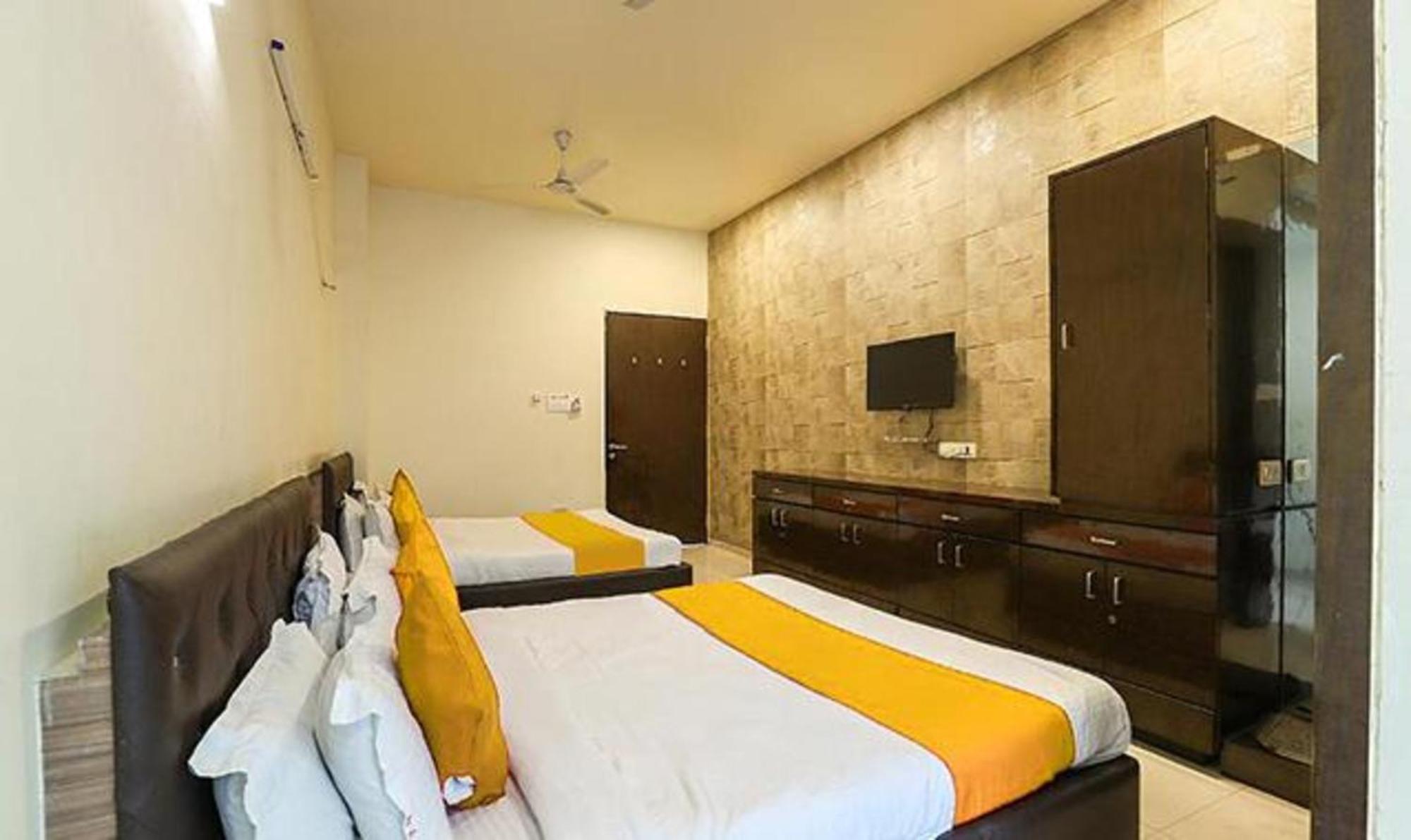 Hotel O Marigold Surat Exterior foto