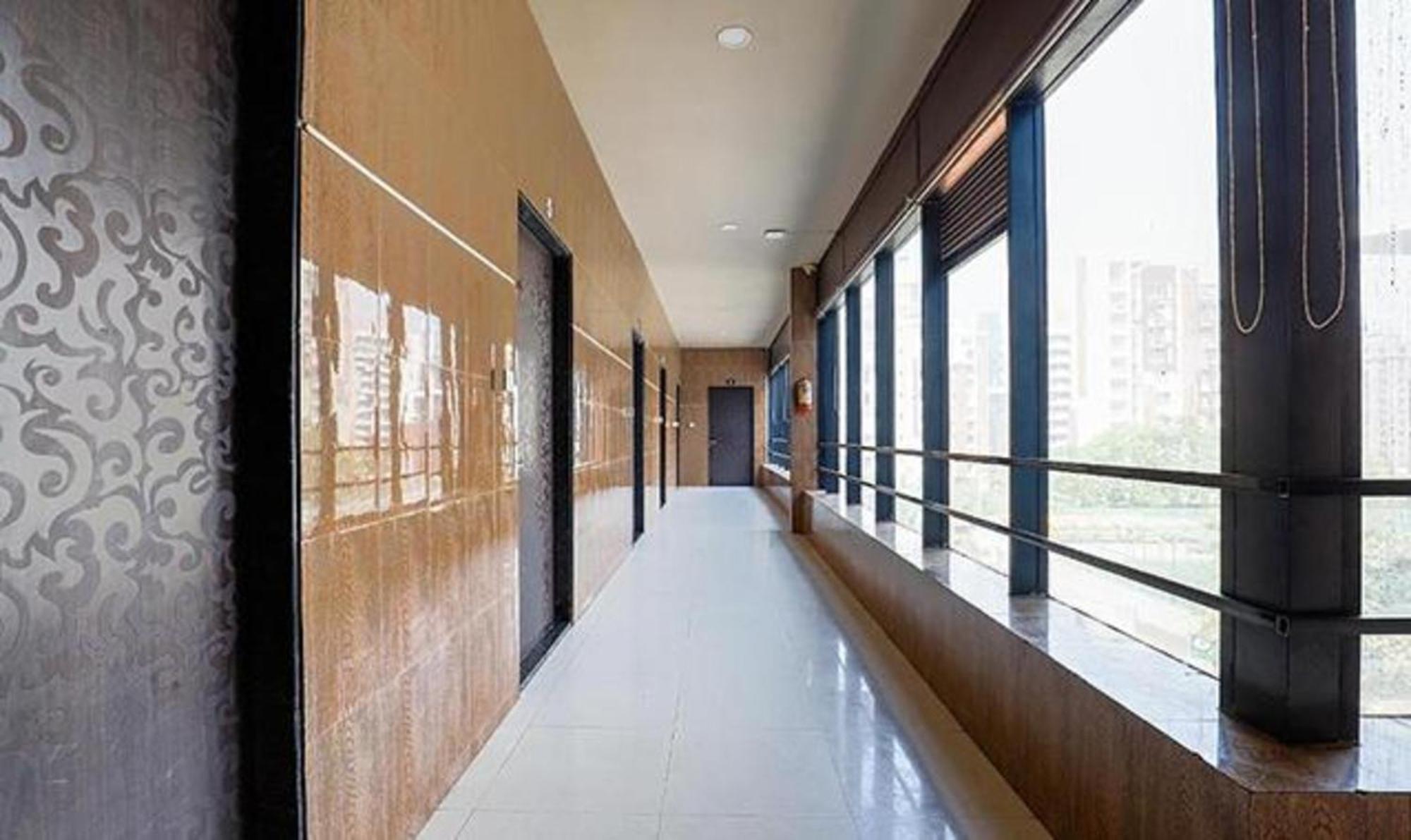 Hotel O Marigold Surat Exterior foto