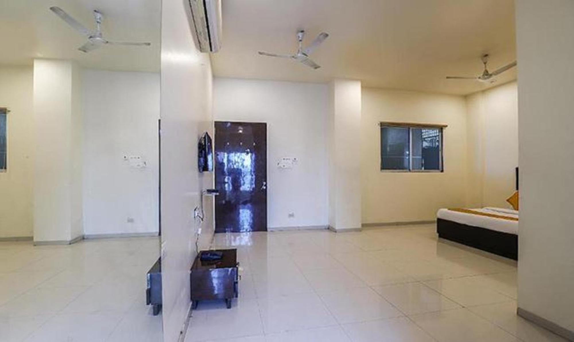 Hotel O Marigold Surat Exterior foto